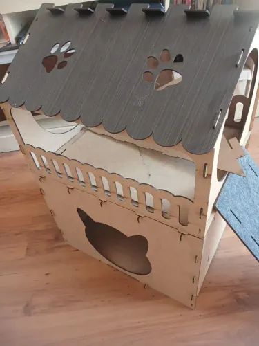 Casinha com arranhador