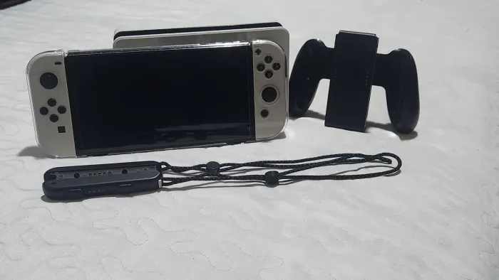 Nintendo Switch Oled - Usado, possui avaria no lado esquerdo do Joystick