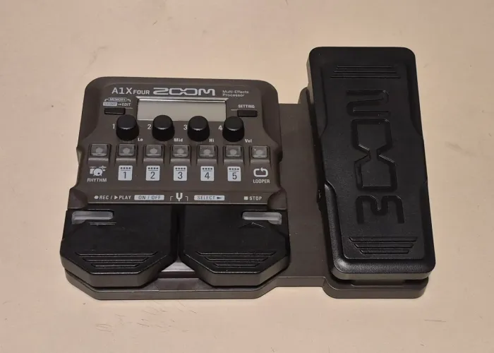 Pedaleira Zoom A1X Four com garantia da marca | Excelente estado