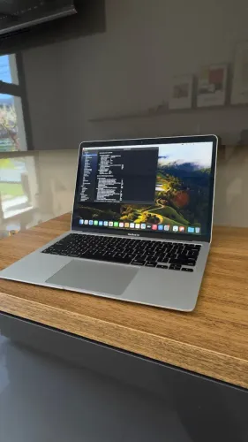 ? MacBook Air M1 8GB 256GB - Excelente estado + Brinde