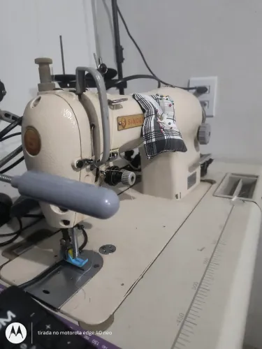 Máquina de costura Singer industrial reta