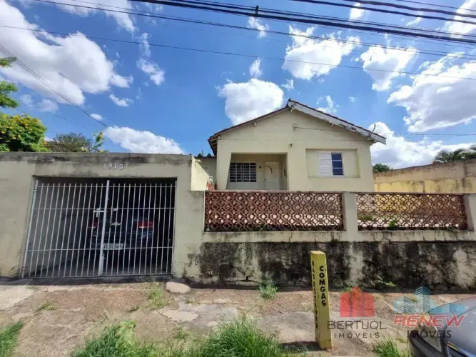 Casa a venda em localização privilegiada - Porteira fechada