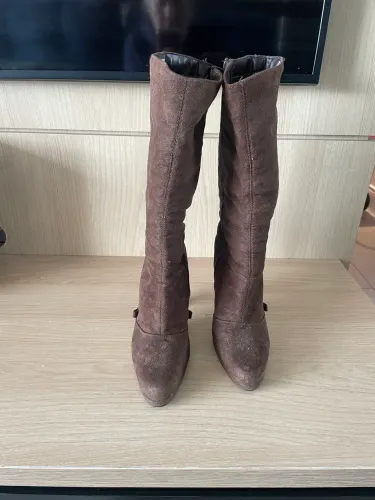 Bota cano alto vizzano camurça
