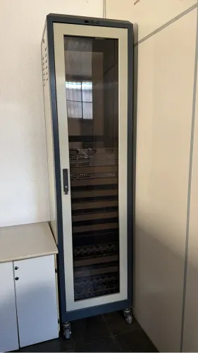 Rack servidor cpd internet fechado
