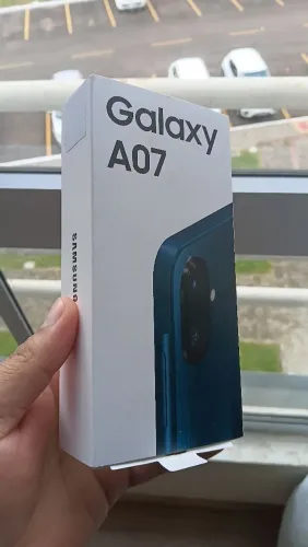 Galáxia A07 na caixa