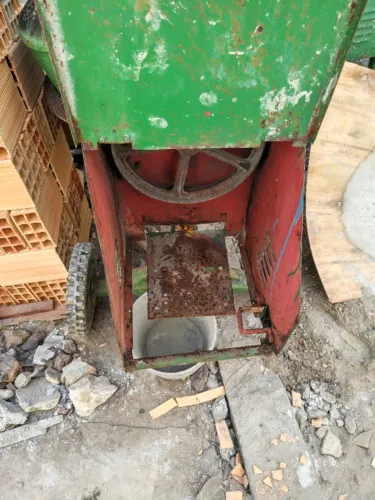 Vende-se betoneira