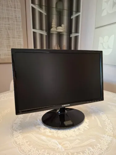 Monitor Samsung 22? LED ? Modelo S22B300B ? com fonte