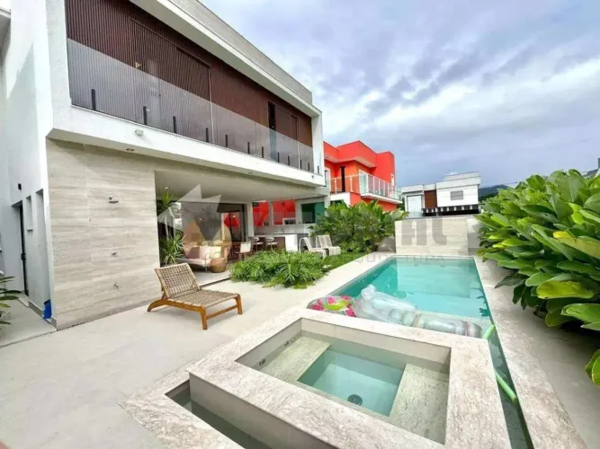 Sobrado Residencial / Costa Nova