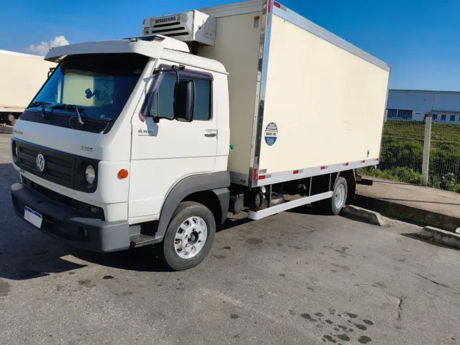 Caminhão Volks 8-160 REFRIGERADO e Agregado!