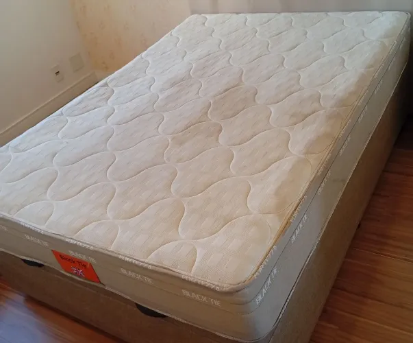 Colchão Casal de Mola em Perfeito Estado
