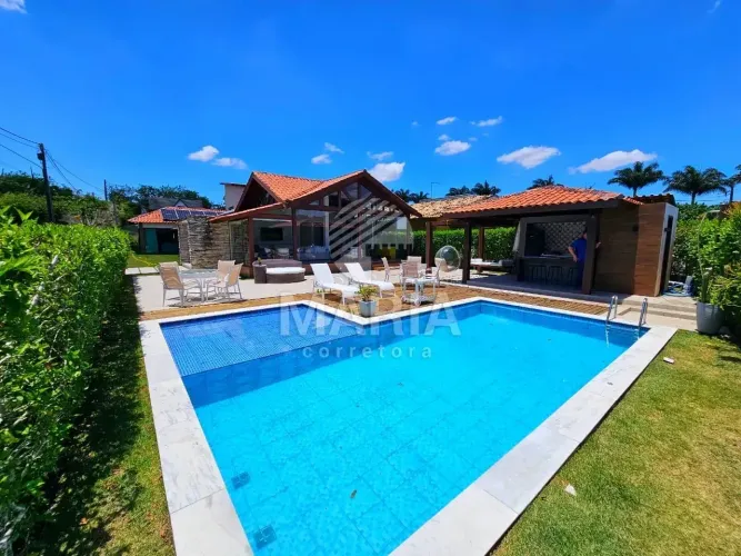 Casa de condomínio com 04 quartos e piscina privativa à venda em Gravatá/PE!