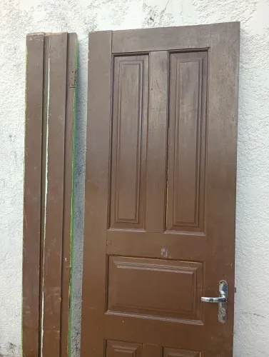 Porta com caixilho 150$