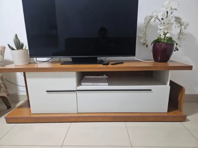 Rack de TV (objetos não inclusos)