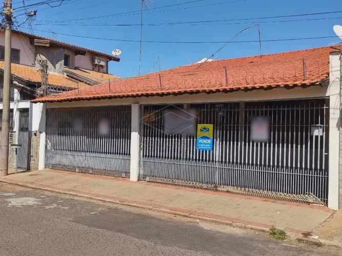 Ótima casa para venda com localização excepcional! PRÓXIMA DO CONFIANÇA DA FALCÃO!