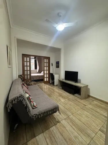 Excelente quarto e sala para locação em Copacabana, imovel mobiliado, ótima localização.