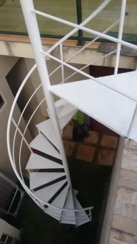 ESCADA CARACOL E RETA ENTREGA E INSTALAÇÃO PREÇO E SEGURANÇA