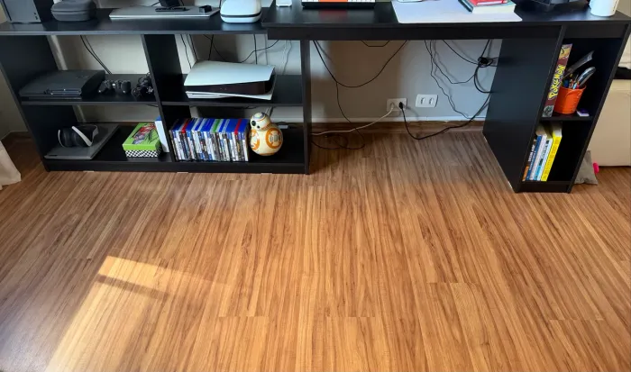 Mesa de escritório 1,35m x 1,35m preta da Tok Stok