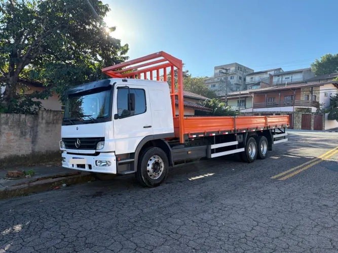 Caminhão Mercedes Benz Atego 1725