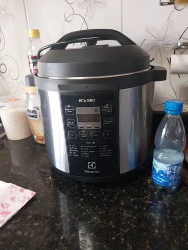 Panela elétrica Electrolux usada 2 vezes a pessoa não se adaptou por isso está vendendo