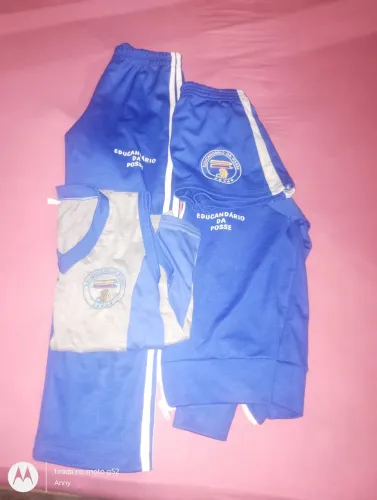 Conjunto de roupas escola educandário da posse 