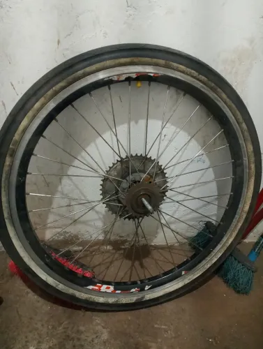 Pneu mas aro de bicicleta
