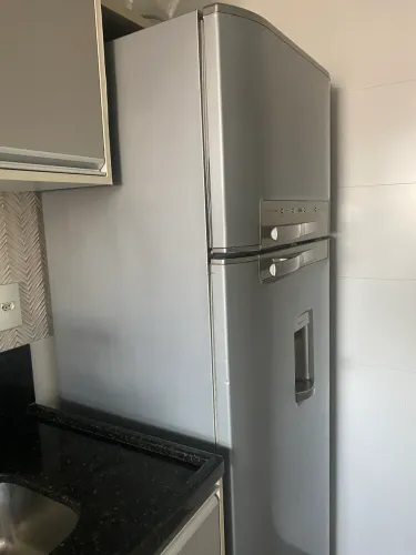 GELADEIRA ELETROLUX DW48X 409 LITROS COM DISPENSER DE ÁGUA