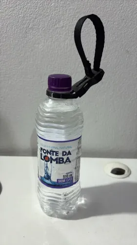 Presilha para garrafa de água