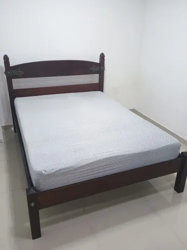 Cama de casal rústico madeira maciça detalhes de ferro envelhecido 1954