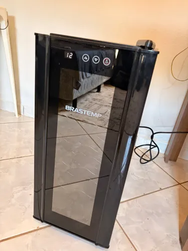 Adega de vinho 12 garrafas Brastemp NOVA