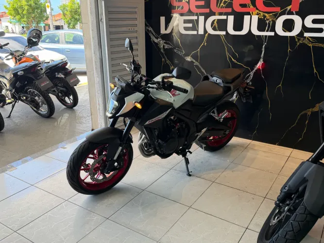 Hornet 500 Abs, Perfeito estado, Km 3.800 - Ano 2026
