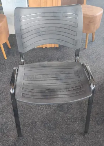 Cadeira de Plástico Turim Base Feita em Aço c\Pintura eletrostática ENTREGAMOS DF E ENTO