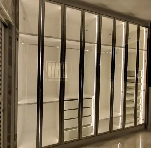Guarda Roupas Com Portas Transparentes/Led Interno 