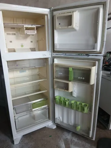 GELADEIRA FROST FREE COM GARANTIA E ENTREGAR