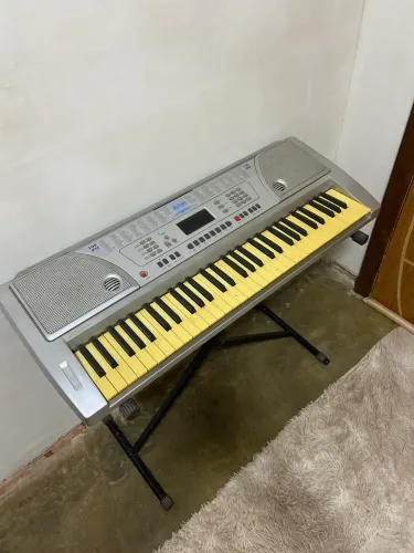 Vendo teclado, bom uso
