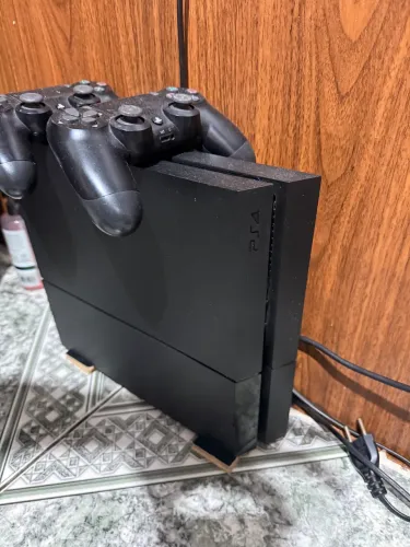 Ps4 com pés 20