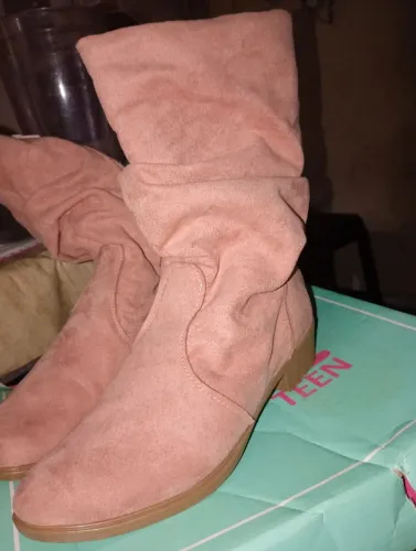Bota nova usada uma vez calça 32-33