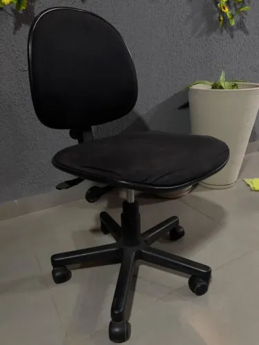 CADEIRA DE ESCRITÓRIO GIRATÓRIA