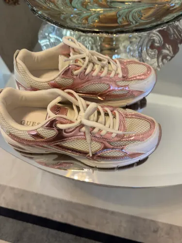 Tênis Guess feminino