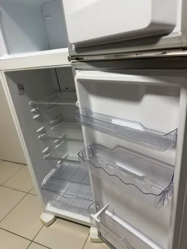 Geladeira Electrolux 260l duas portas