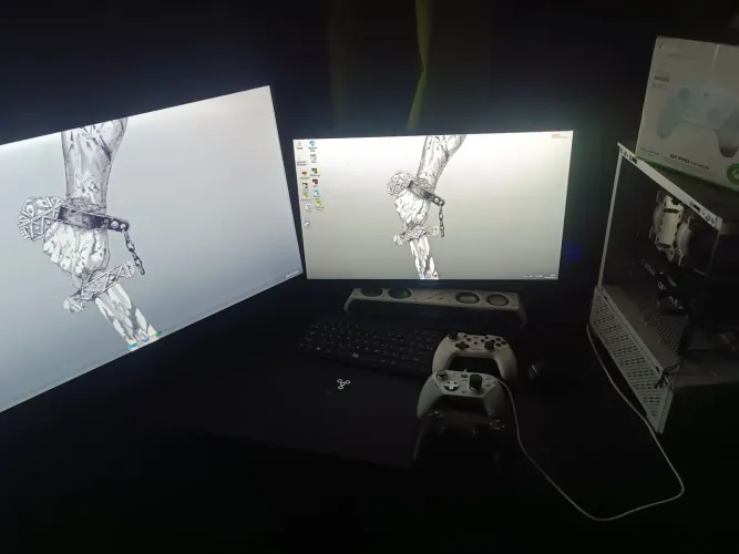 PC gamer e controles leia a descrição