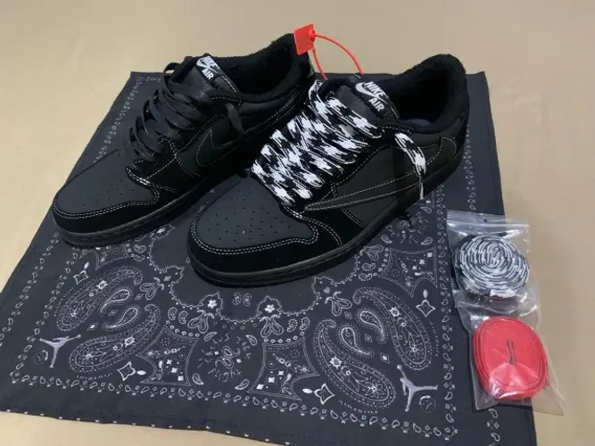 Air Jordan 1 Black Phantom - 42
