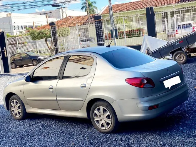 Peugeot 207 Sedan Passion XR 1.4 Flex 8V 4P 2013