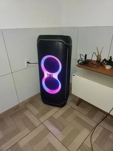 Caixa de som jbl nova com a caixa e nota fiscal