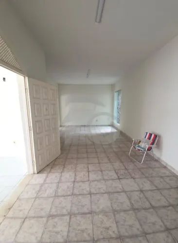 Casa de 232m² no Bairro Cirurgia - 2 Quartos, Garagem, 2 Banheiros