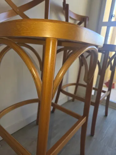Banquetas de madeira Freijó
