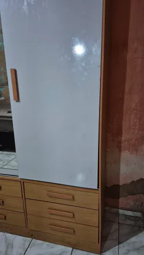Vendo guarda-roupa porta de correr com 9 gavetas