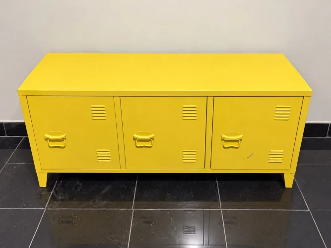 Armário metálico amarelo com 3 portas - estilo industrial