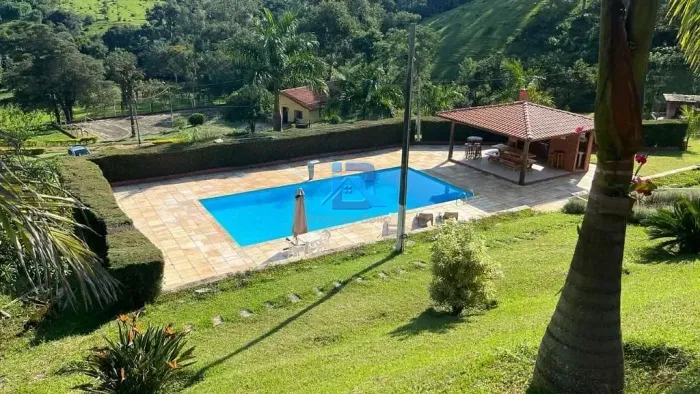 Sítio com 5 quartos, 4 banheiros e 2 lavabos, 47000 m² - Pinhalzinho/SP