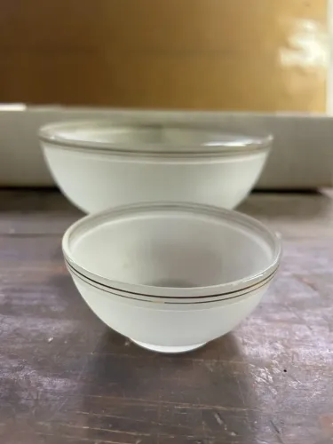 Conjunto de sobremesa vintage em vidro opalinado