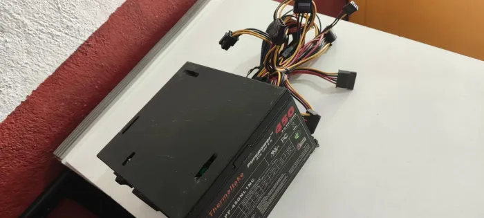 Fonte gamer Pc Thermaltake 450 pp-450l1nc